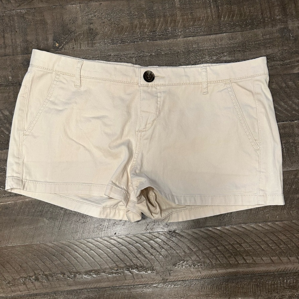 Express Women's Cream Shorts